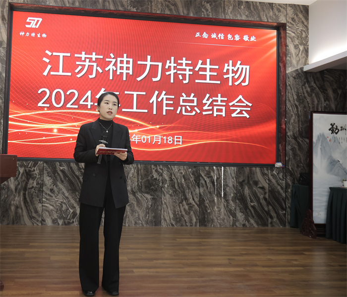 常務(wù)副總趙格主持會議.JPG